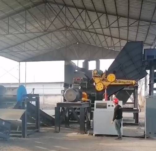 安徽地區(qū)315型破碎機(jī)使用現(xiàn)場(chǎng)，新機(jī)待運(yùn)行