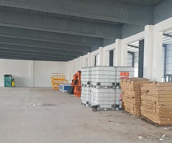 報(bào)廢汽車拆解線抵達(dá)客戶限產(chǎn)，卸車完畢等待組裝