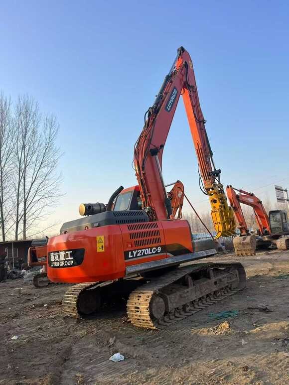 客戶21年購(gòu)入的路友230加長(zhǎng)臂抓鋼機(jī) ，國(guó)三排放，使用仔細(xì)宛如新機(jī)