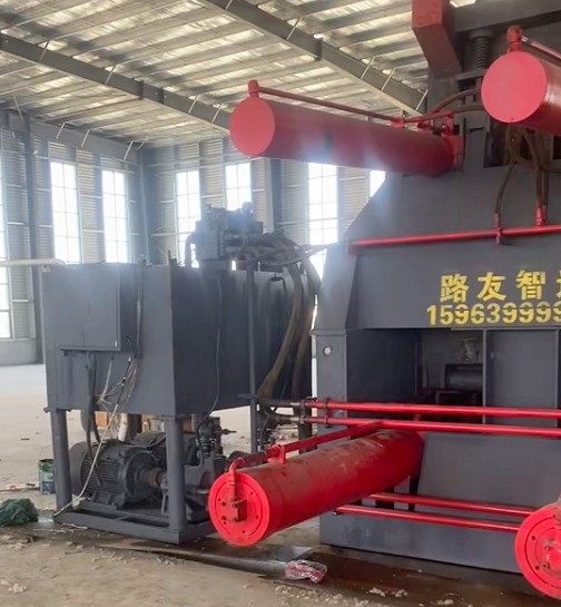 河南地區(qū)臥式金屬液壓打包機(jī)安裝結(jié)束 ，下一步上料調(diào)試設(shè)備。
